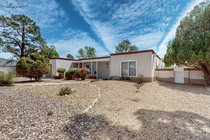 Property Photo:  4112 Cherrydale Court NW  NM 87107 