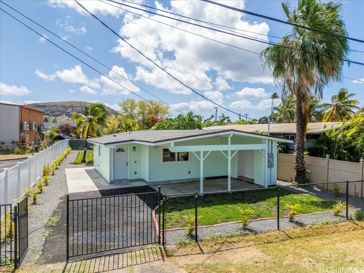 Property Photo: 85-042 Kaupuni Street HI 96792
