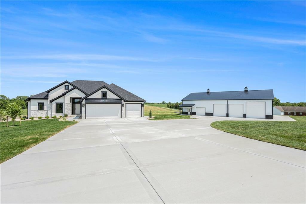 Property Photo: 10075 NW Hillsboro Road MO 64079
