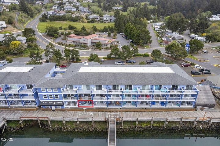 Property Photo: 890 SE Bay Boulevard 108 OR 97365