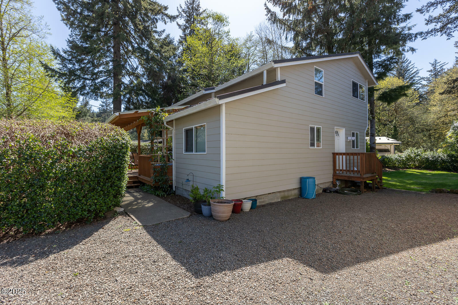 Property Photo: 24 N Trout Ln OR 97368