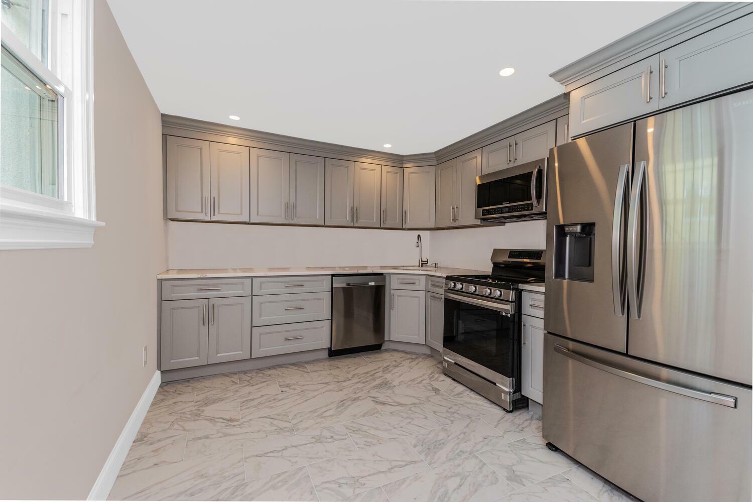 Property Photo: 2 Bryn Mawr Place Gr Level NY 10701