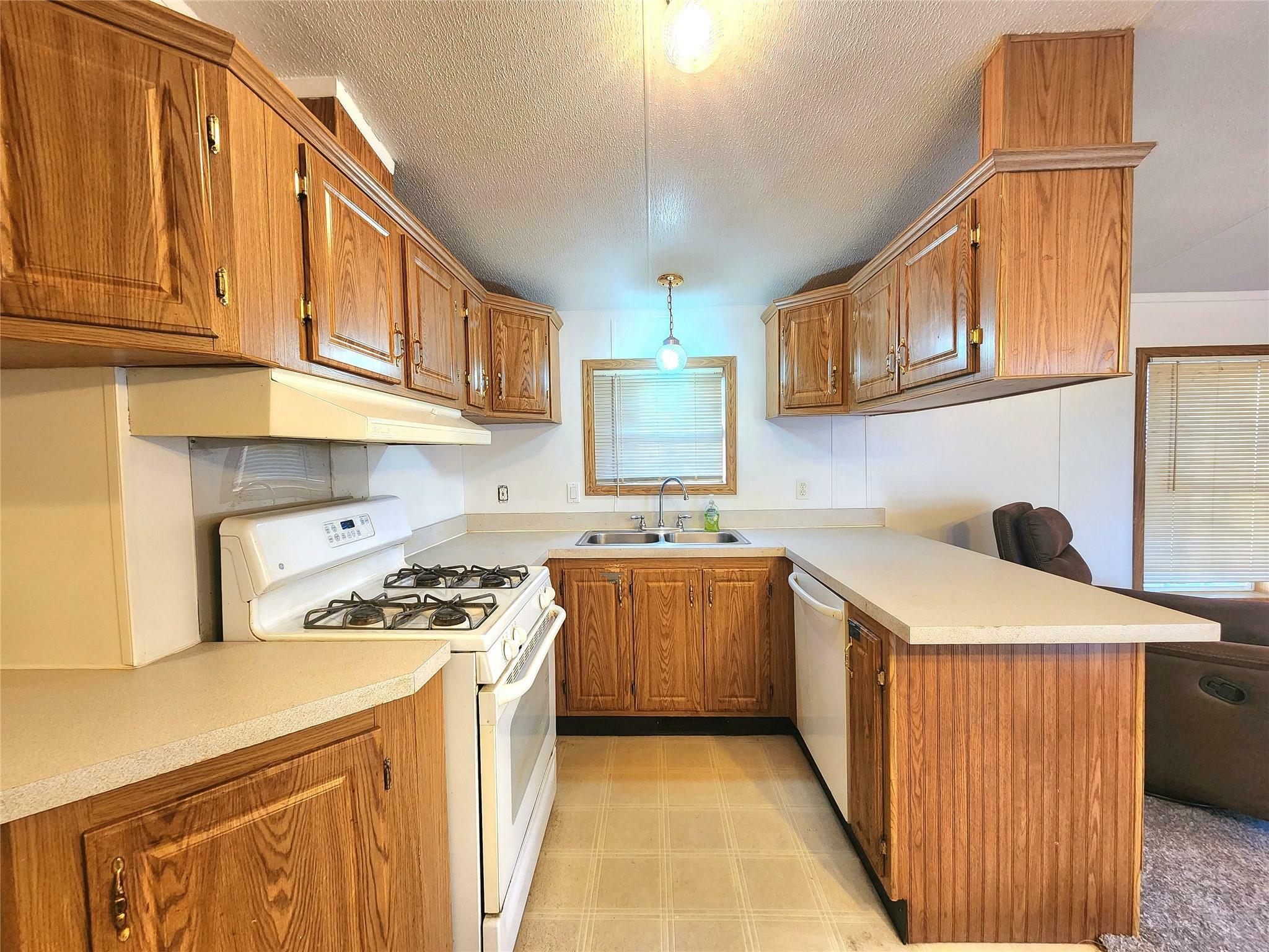 525 Riverleigh Avenue A19  Riverhead NY 11901 photo