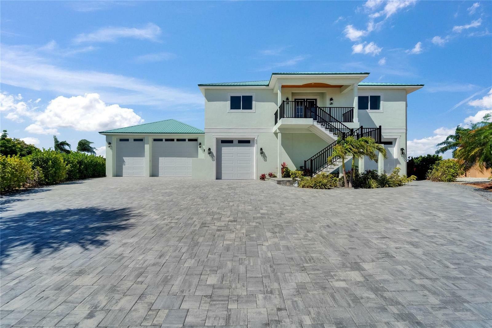 Property Photo: 935 Chipaway Drive FL 33572