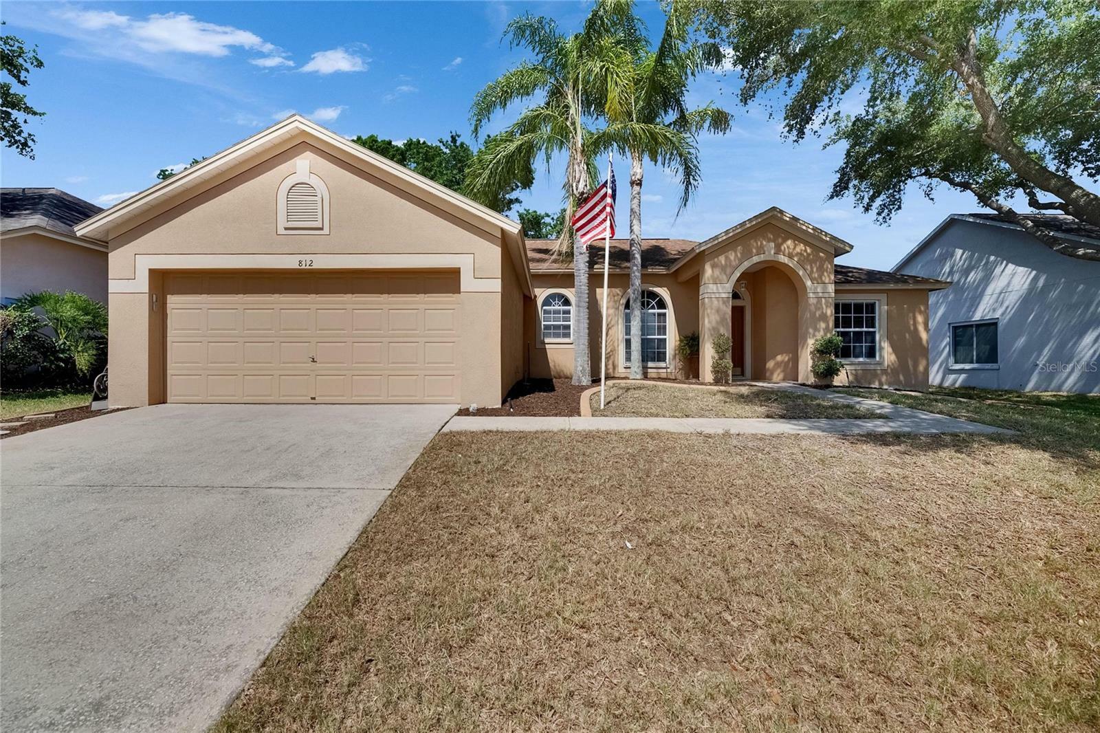 Property Photo: 812 Amethyst Way FL 33594
