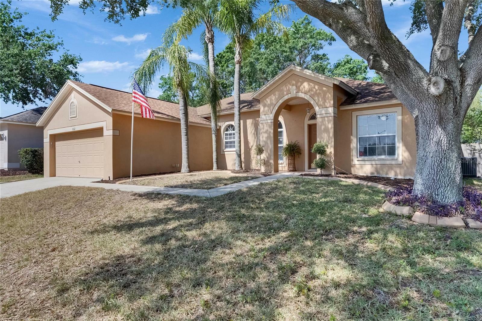 Property Photo: 812 Amethyst Way FL 33594