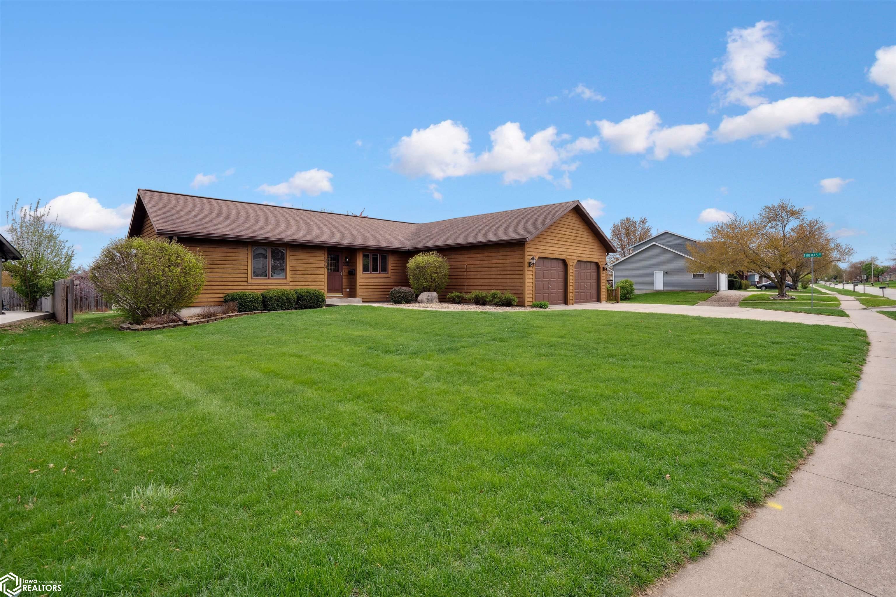 Property Photo: 1814 S 3rd Avenue IA 50158
