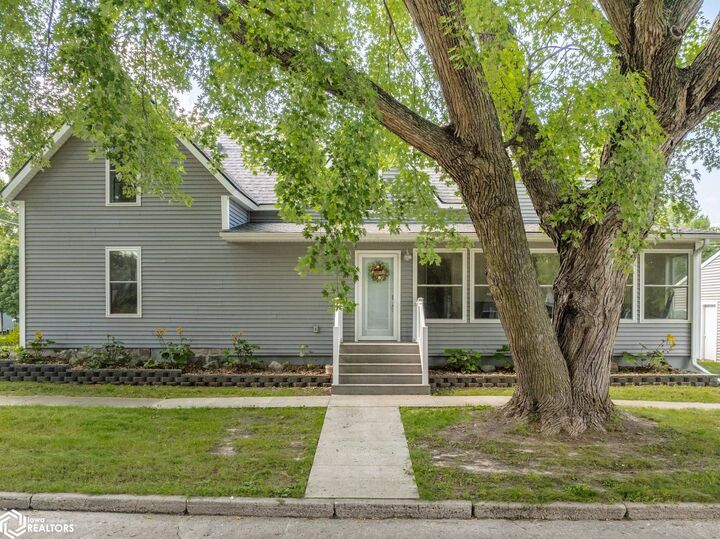 Property Photo:  400 N 5th Street  IA 50428 