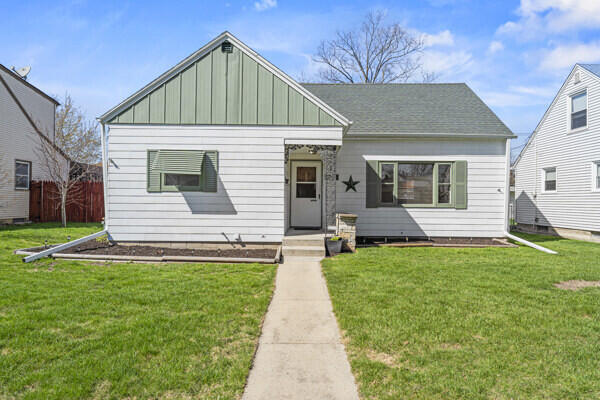 Property Photo: 9616 W Melvina St WI 53222
