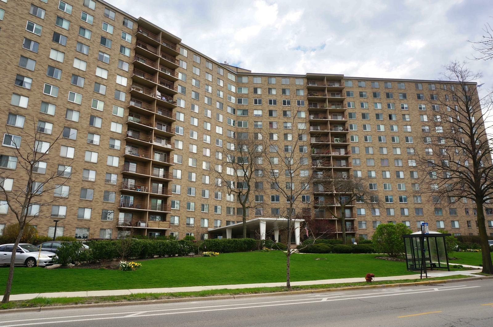 Property Photo: 6833 N Kedzie Avenue 1209 IL 60645