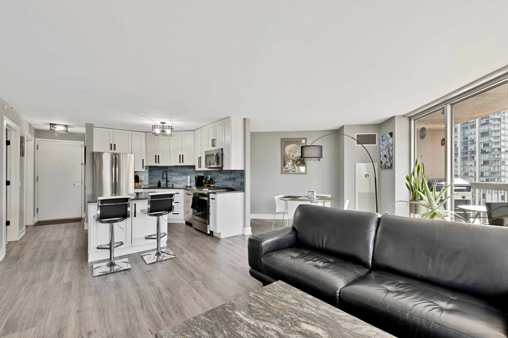 Property Photo: 545 N Dearborn Street 2110 IL 60654