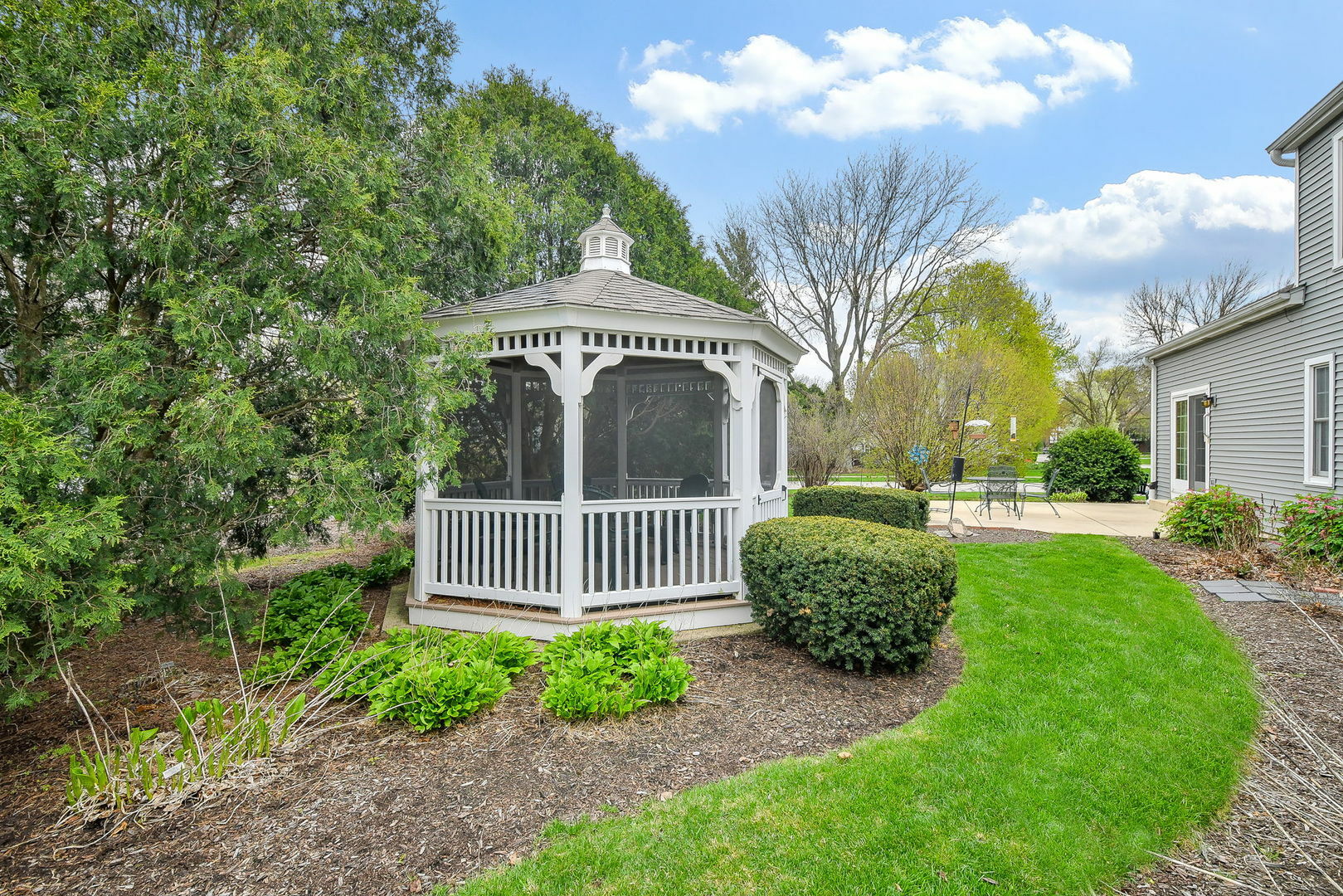 Property Photo: 624 Joshua Court IL 60540