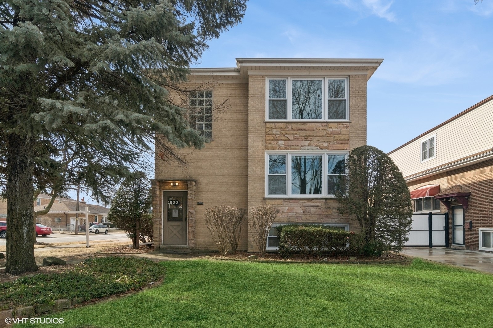 Property Photo: 1600 N 17th Avenue G IL 60160