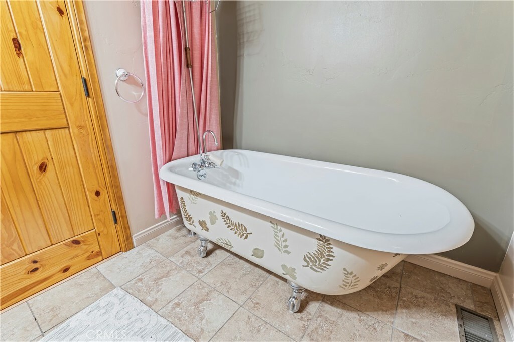 Property Photo: 1276 Kodiak Drive CA 92352