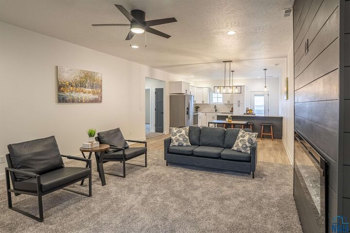 Property Photo:  702 17th St SE 2  IA 51041