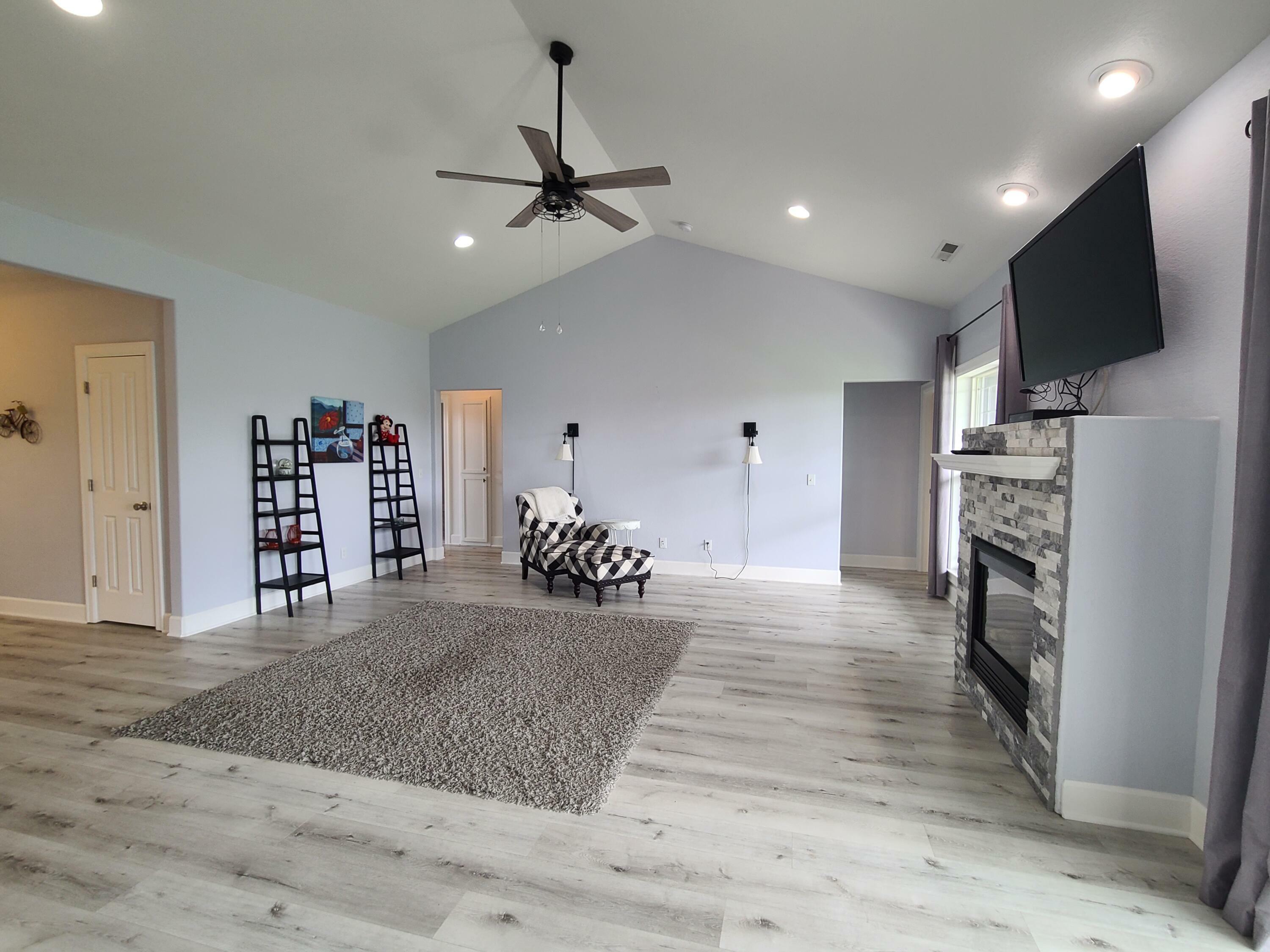 Property Photo: 3311 Barnes Way OR 97603