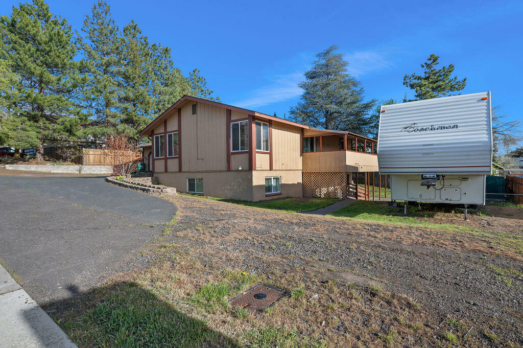 Property Photo: 5926 Shasta Way OR 97603