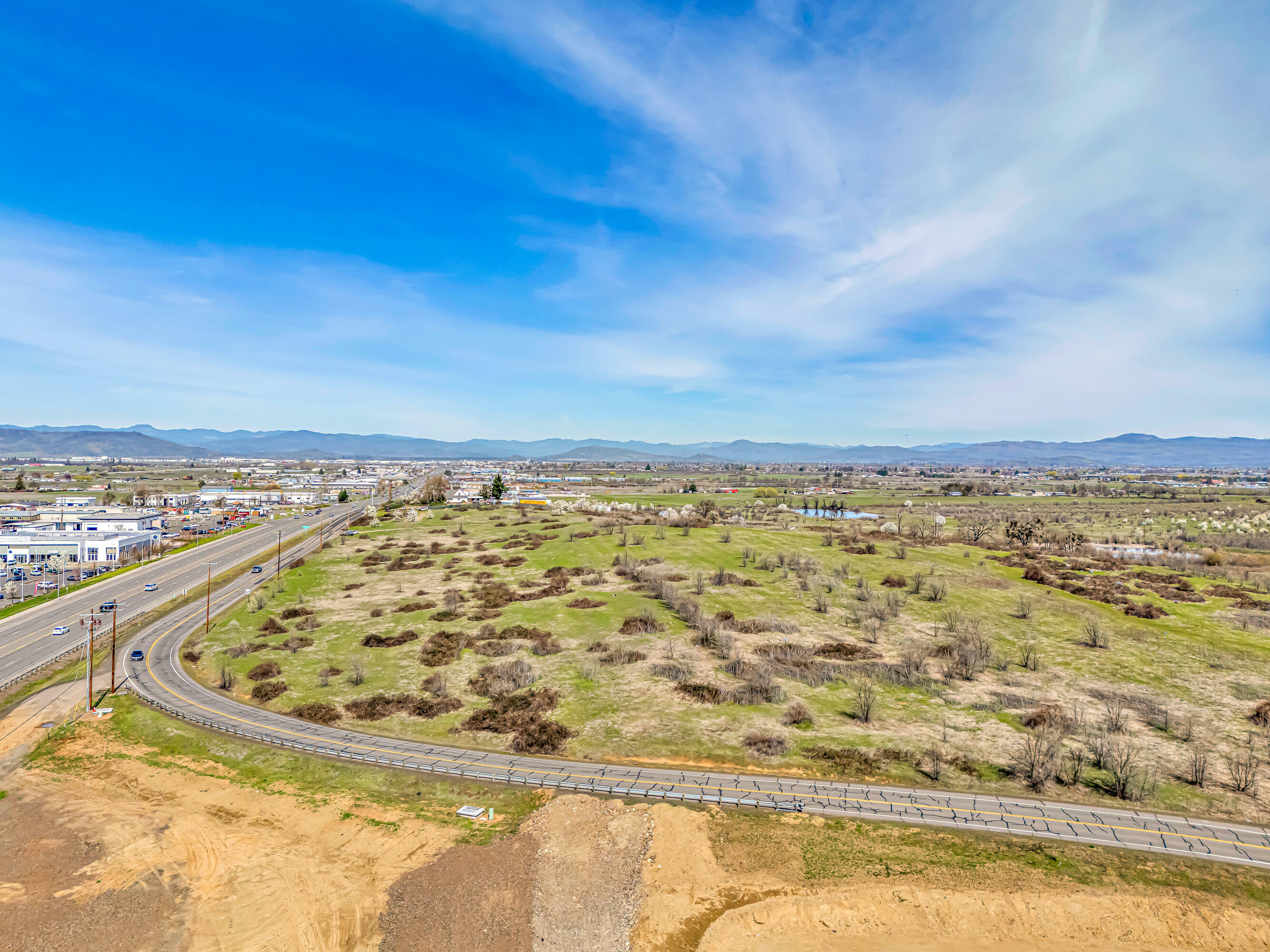 Property Photo: 4692 Crater Lake Avenue 600 OR 97504