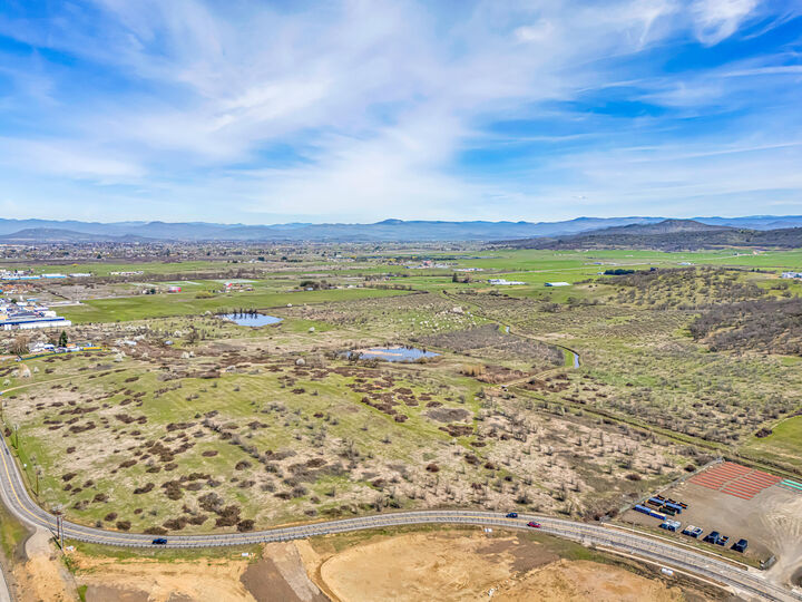 Property Photo:  4692 Crater Lake Avenue 600  OR 97504 