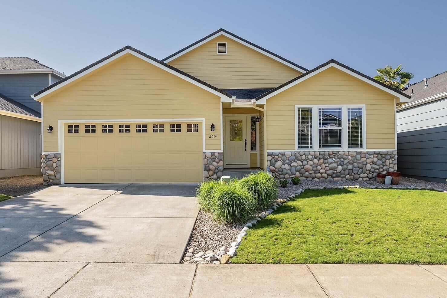Property Photo:  2614 Parkwood Village Lane  OR 97502 