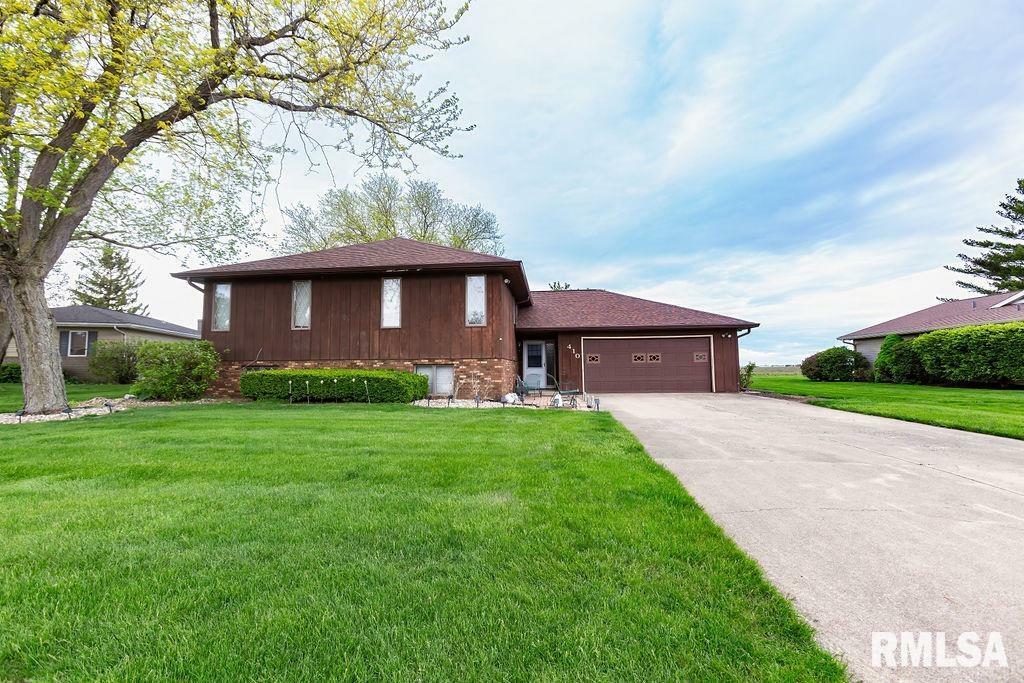 410 W Belaire Court  Goodfield IL 61742 photo