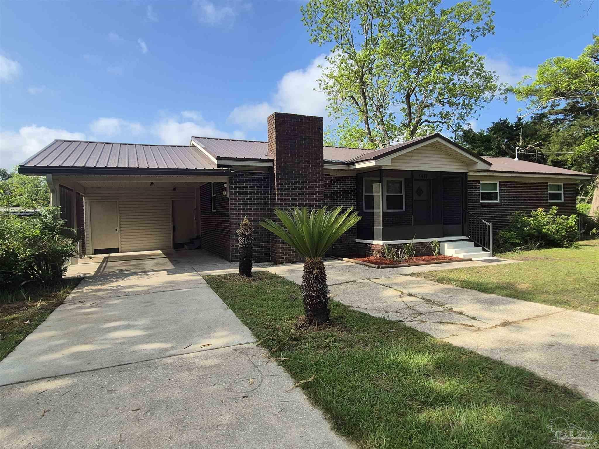 Property Photo: 1417 Twilight Dr FL 32533