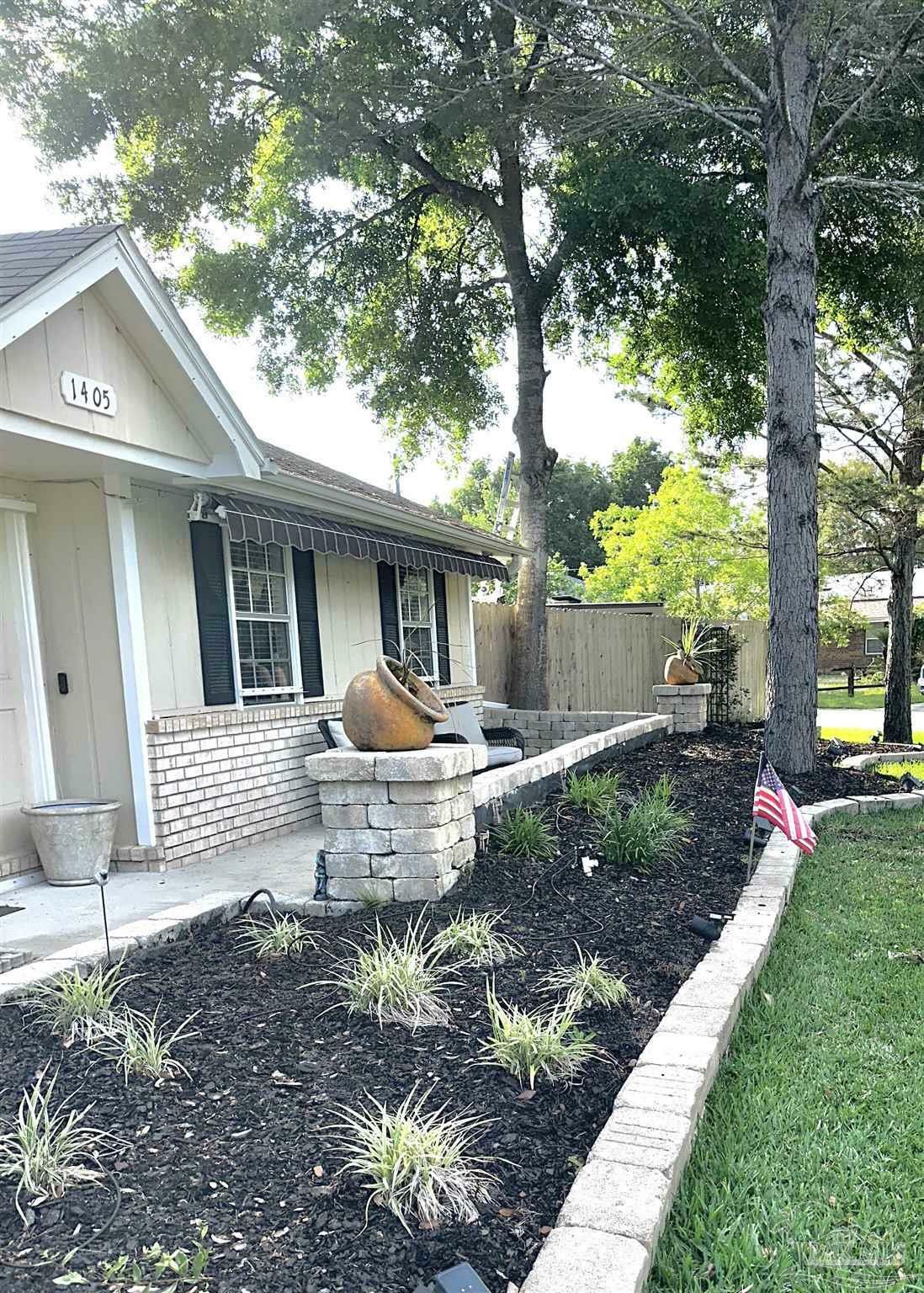 Property Photo: 1405 College Pkwy FL 32563