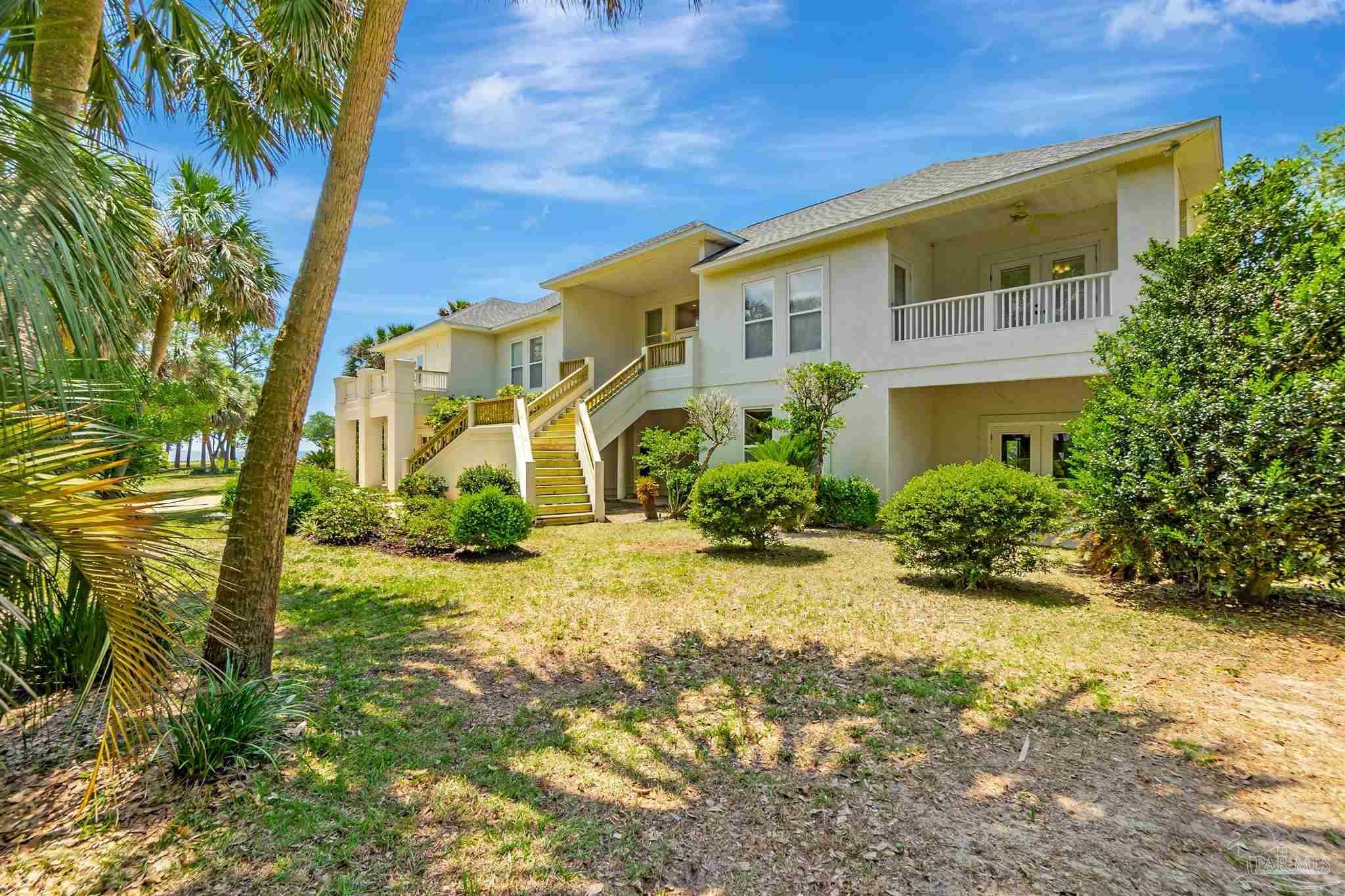 Property Photo: 7208 Bayshore Dr FL 32583