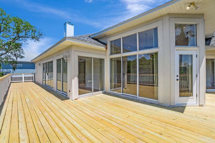 Property Photo: 7208 Bayshore Dr FL 32583