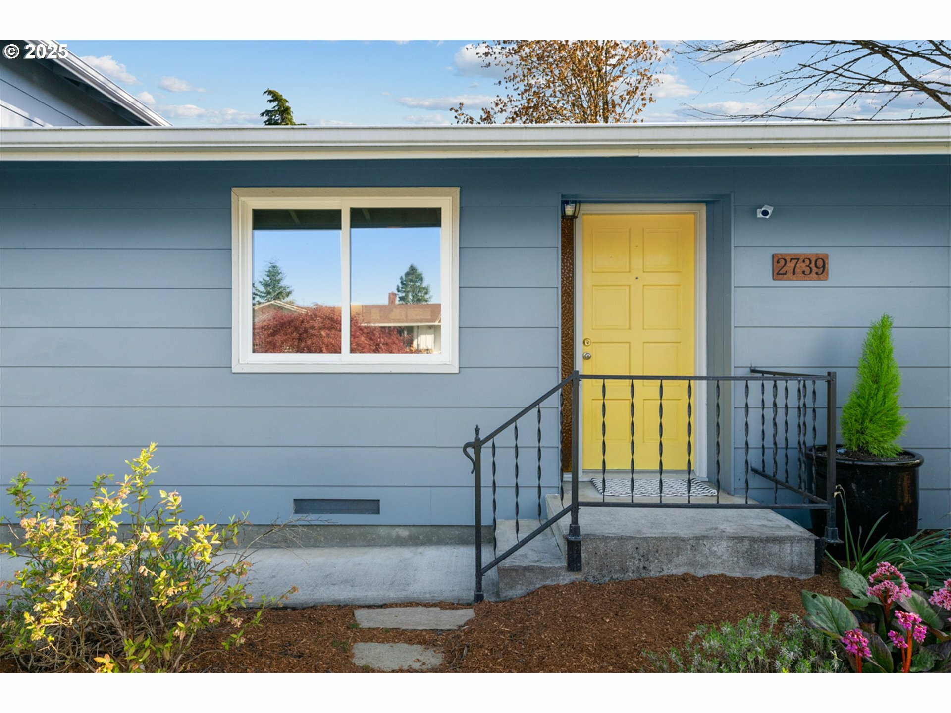 Property Photo: 2739 NE Elaine Dr OR 97128