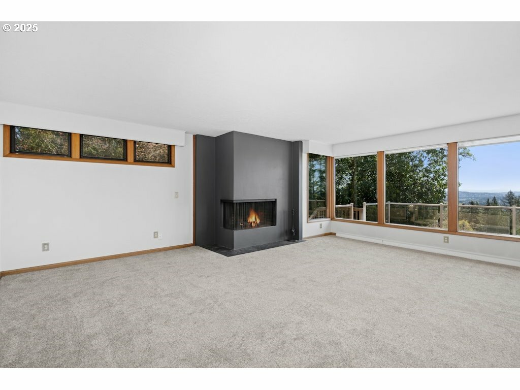 Property Photo: 1663 SW Westwood Dr OR 97239