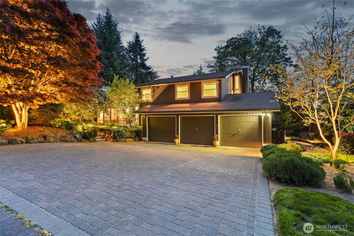 Property Photo:  5901  84th Avenue SE  WA 98040 