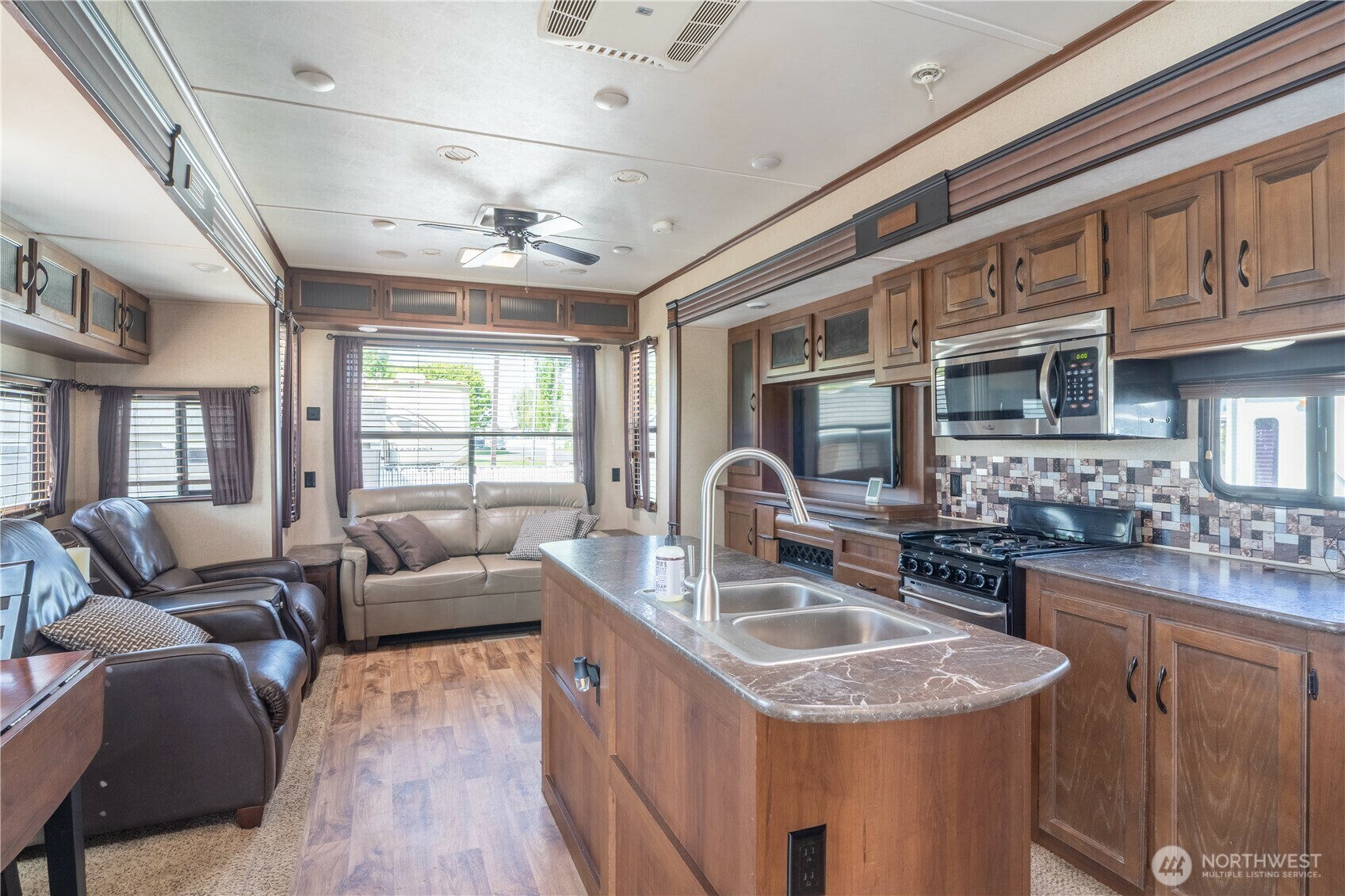 Property Photo: 7037 Hwy 262 WA 99344