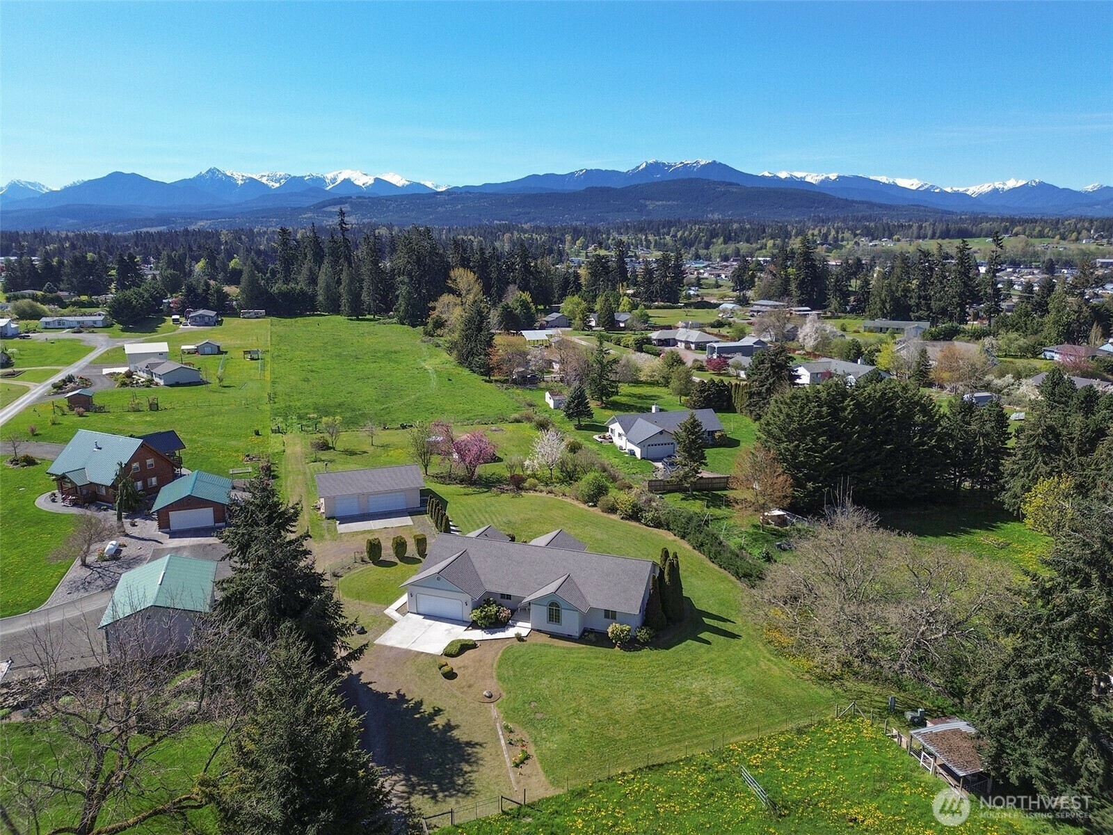 Property Photo: 462 E Runnion WA 98382