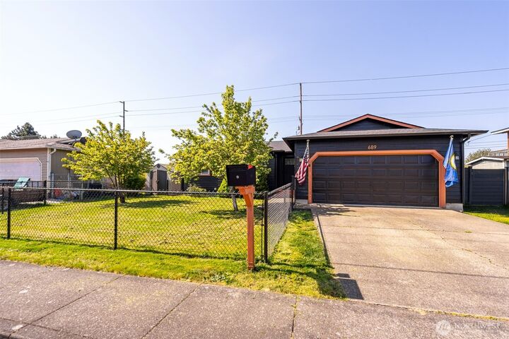 Property Photo:  689 SW William  WA 98532 