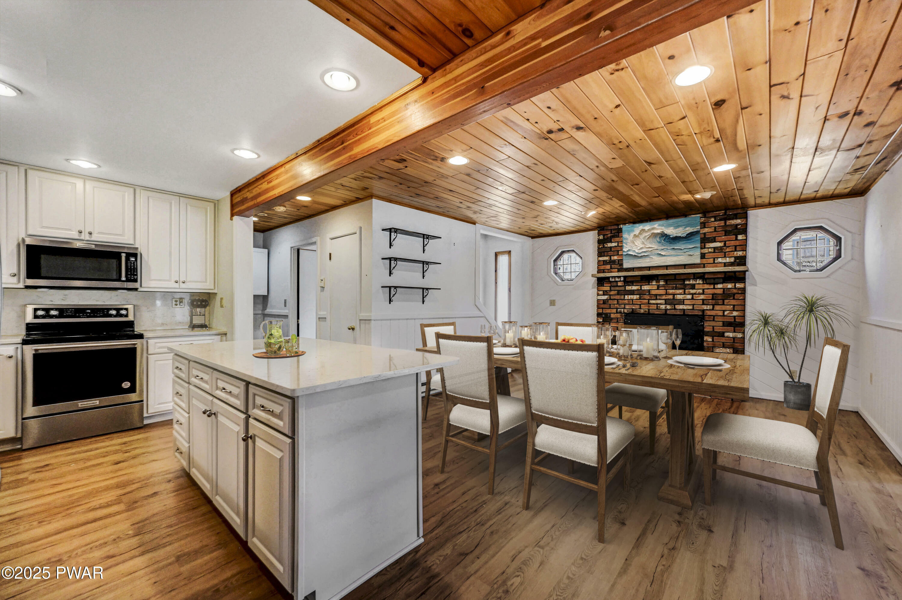 Property Photo: 816 Woodland Court PA 18428