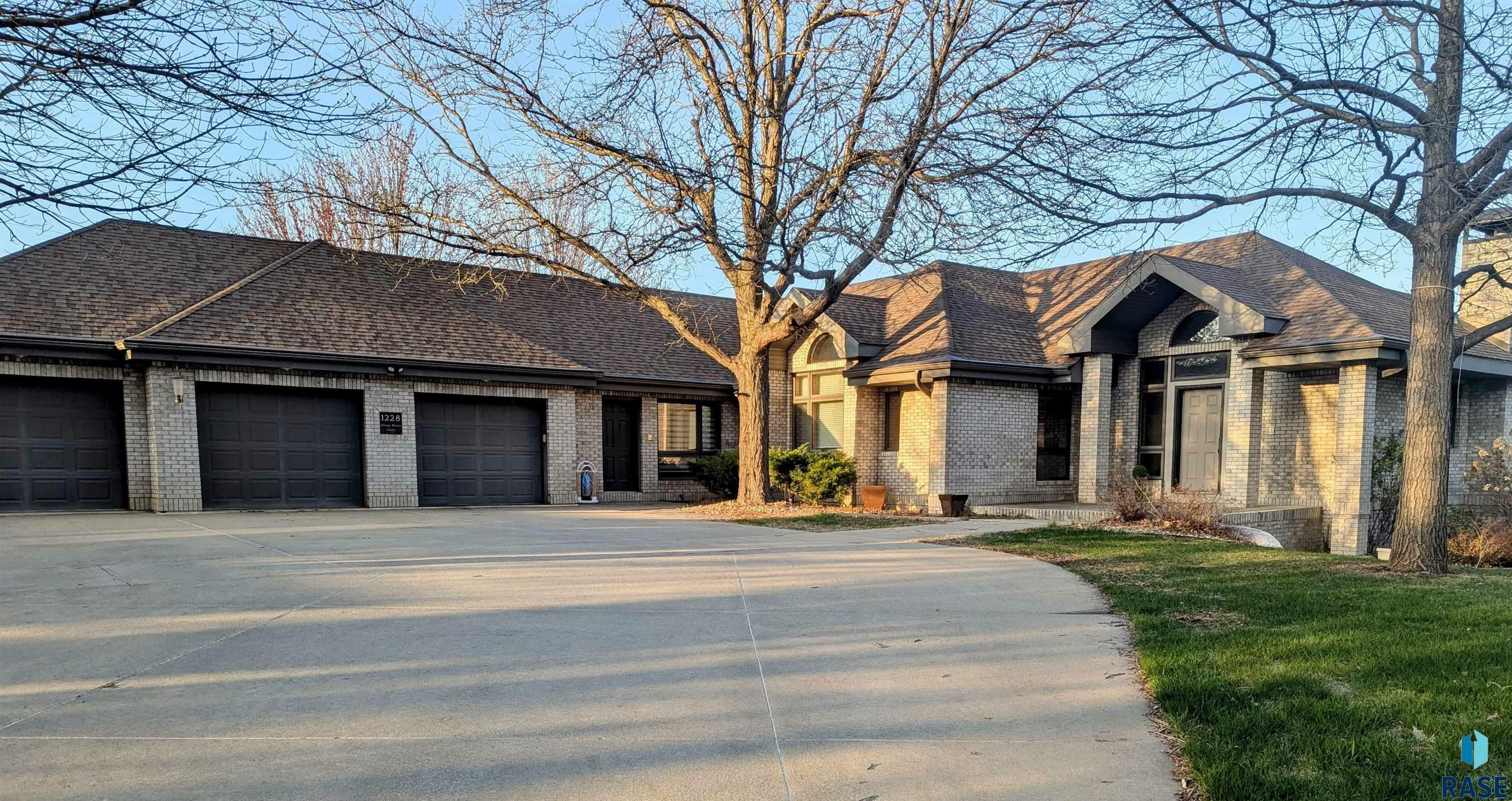 1228 S Stoney Pointe Ct  Sioux Falls SD 57106 photo