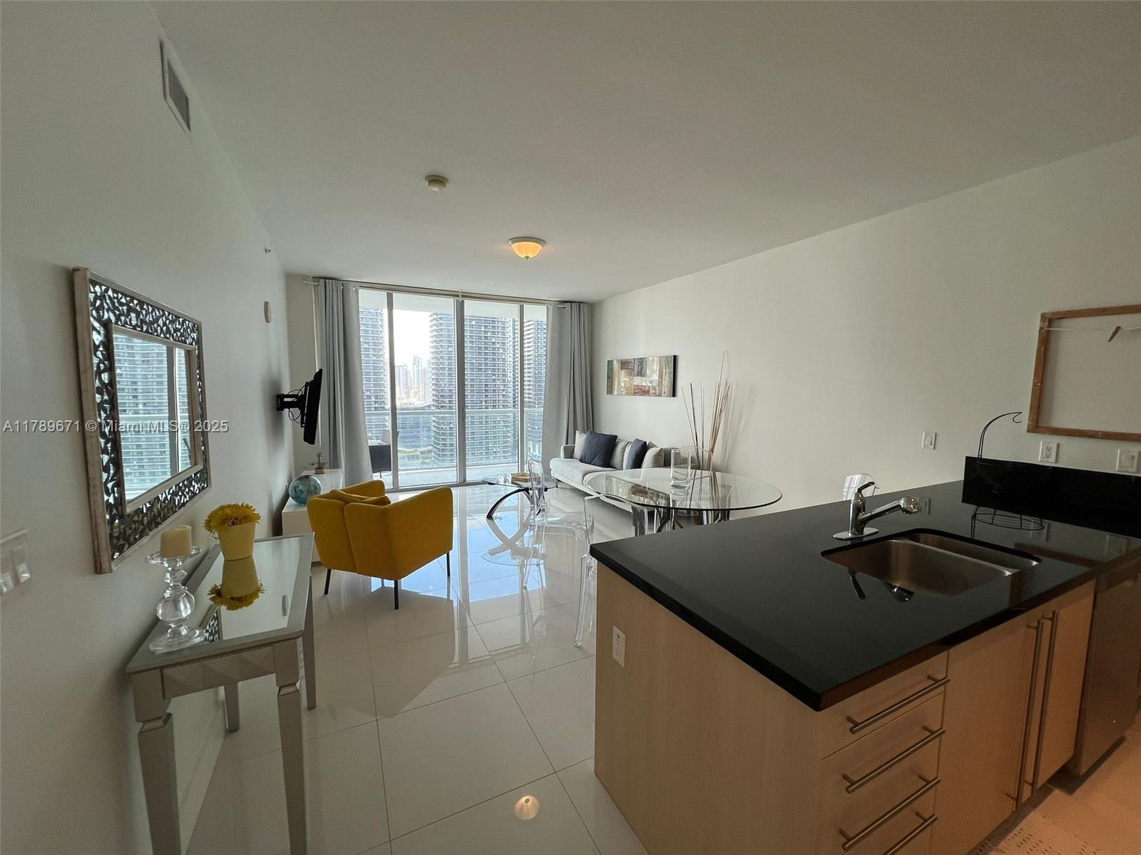 Property Photo:  1111 SW 1st Ave 3121-N  FL 33130 