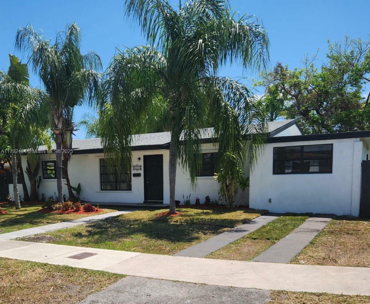Property Photo: 9340 Martinique Dr FL 33189
