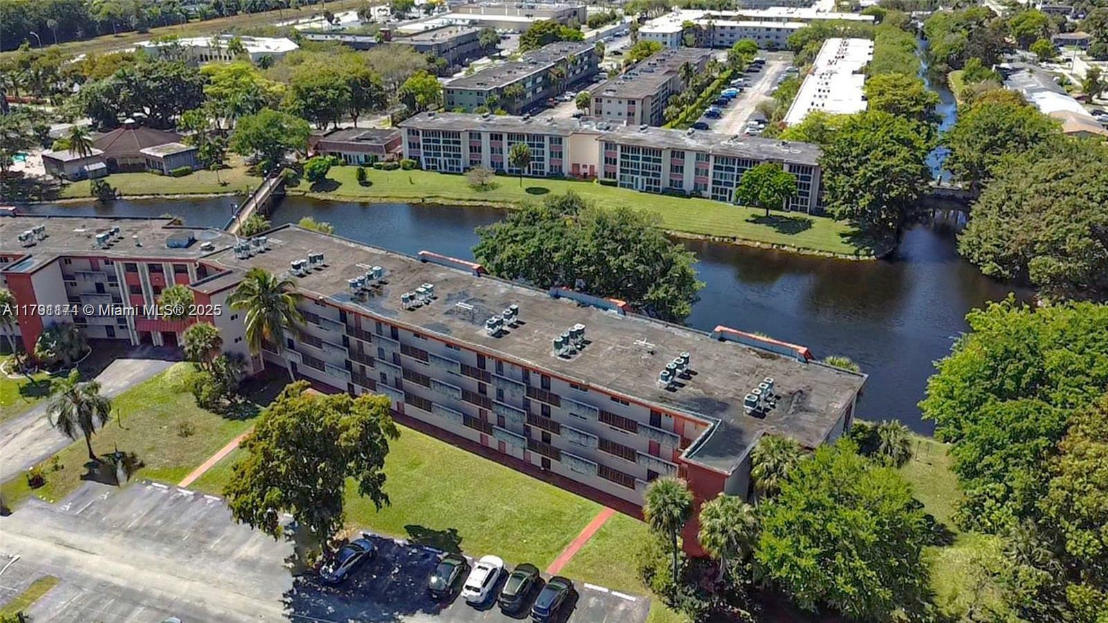 Property Photo: 1103 NW 58th Ter 321 FL 33313