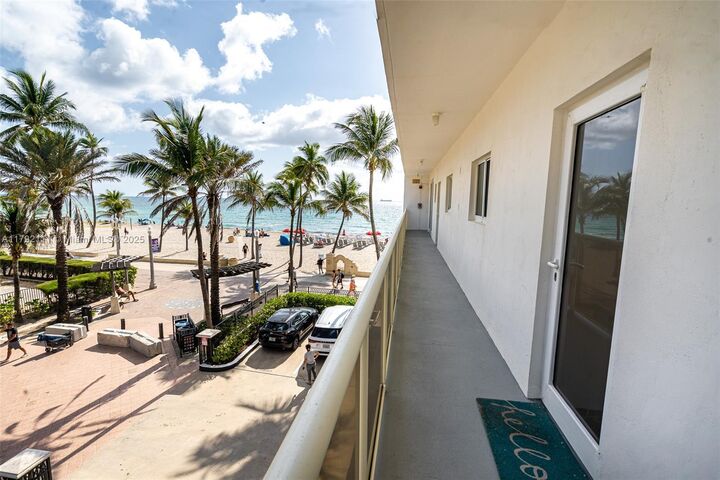 300 Pierce St 4  Hollywood FL 33019 photo