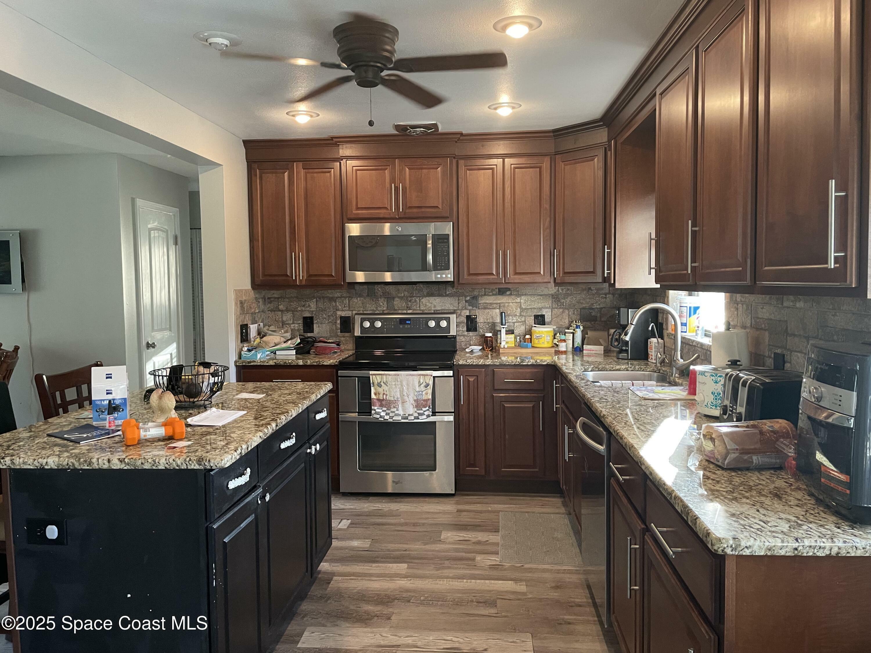 Property Photo: 1804 Ponderosa Lane FL 32796