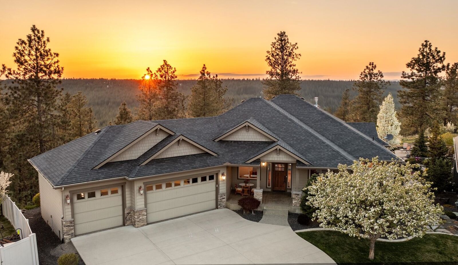 Property Photo:  5302 S Osprey Heights Ct  WA 99224 