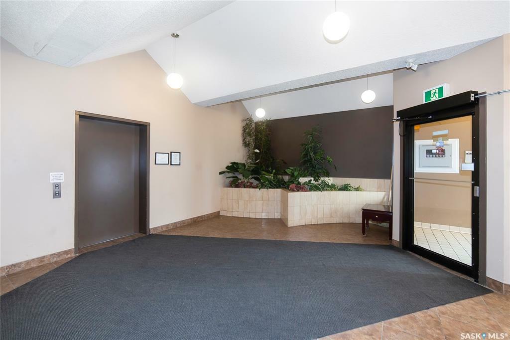 Property Photo: 520 3rd Avenue N 306 SK S7K 2J7