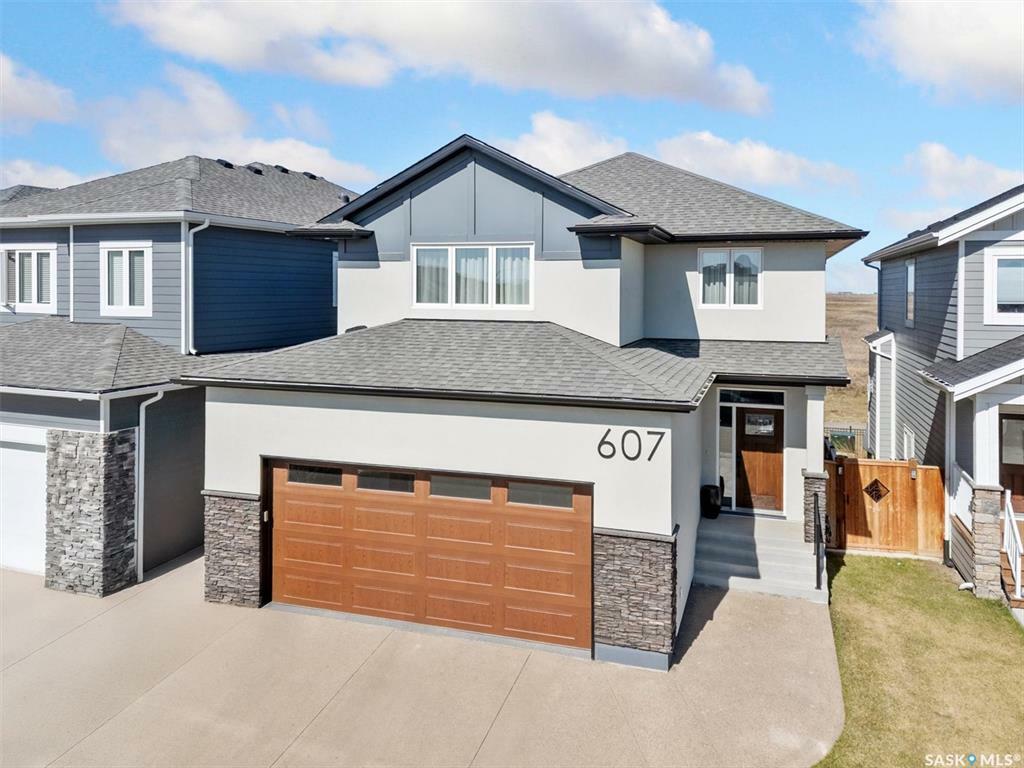 Property Photo: 607 Fast Crescent SK S7W 0X1