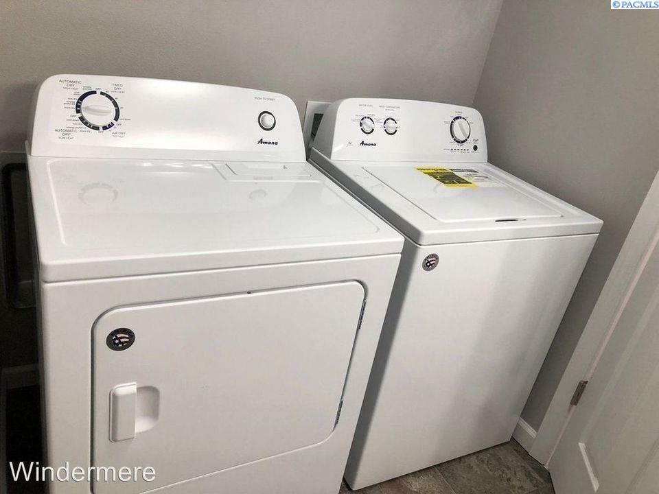 Property Photo: 385 NW Robert WA 99163