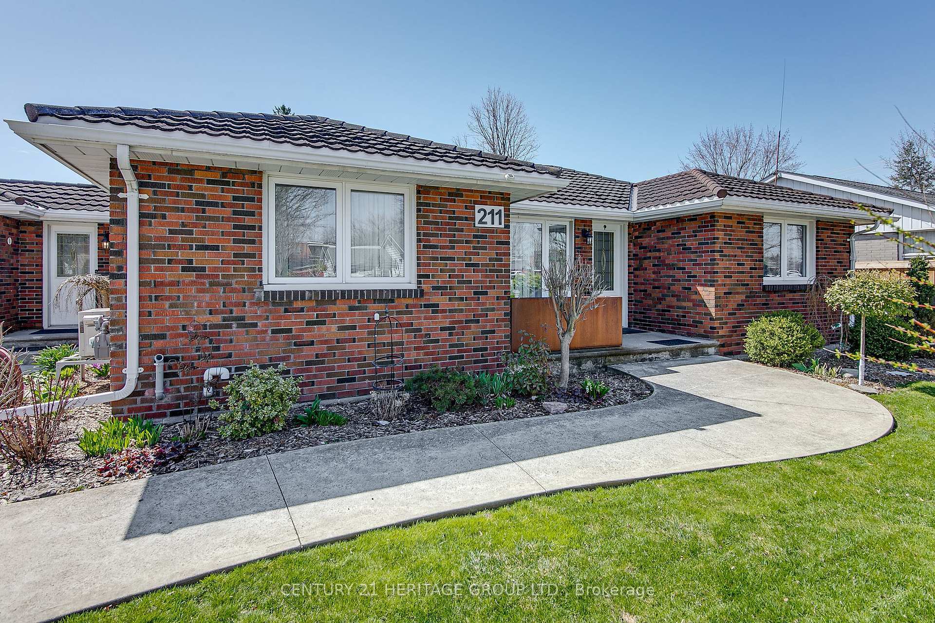 Photo de la propriété: 211 Albert Street ON L9R 1B6
