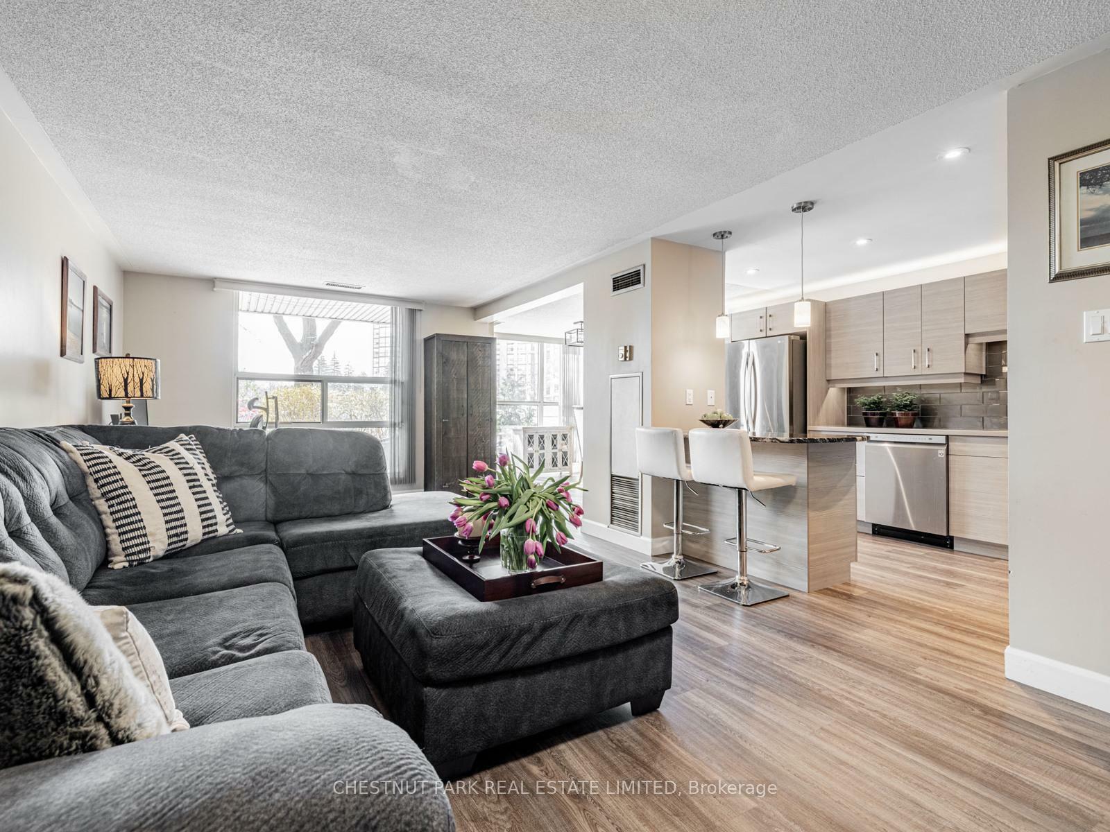 Property Photo: 30 Harding Boulevard W 107 ON L4C 9M3