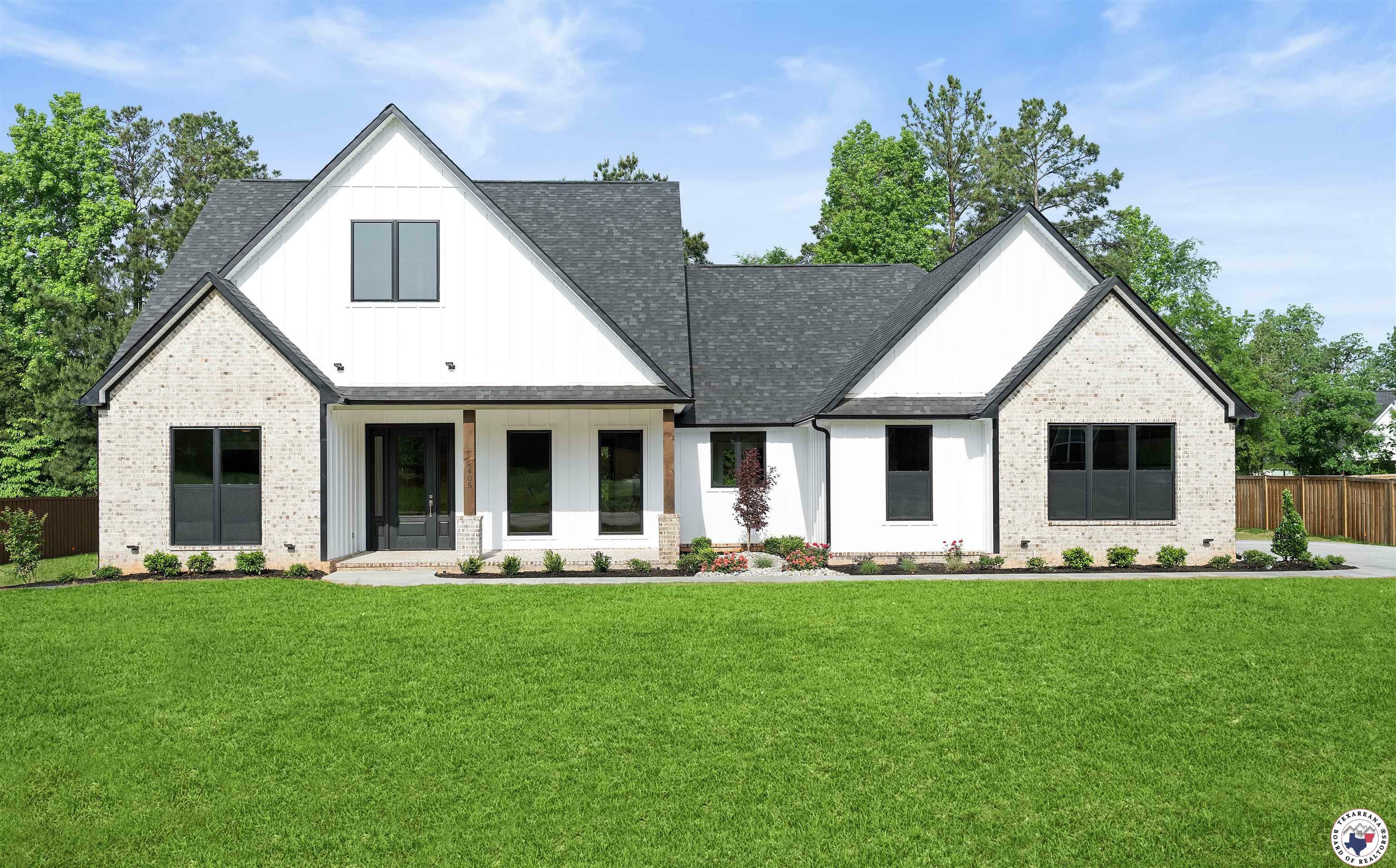 Property Photo: 8405 Mandarin Cove TX 75503