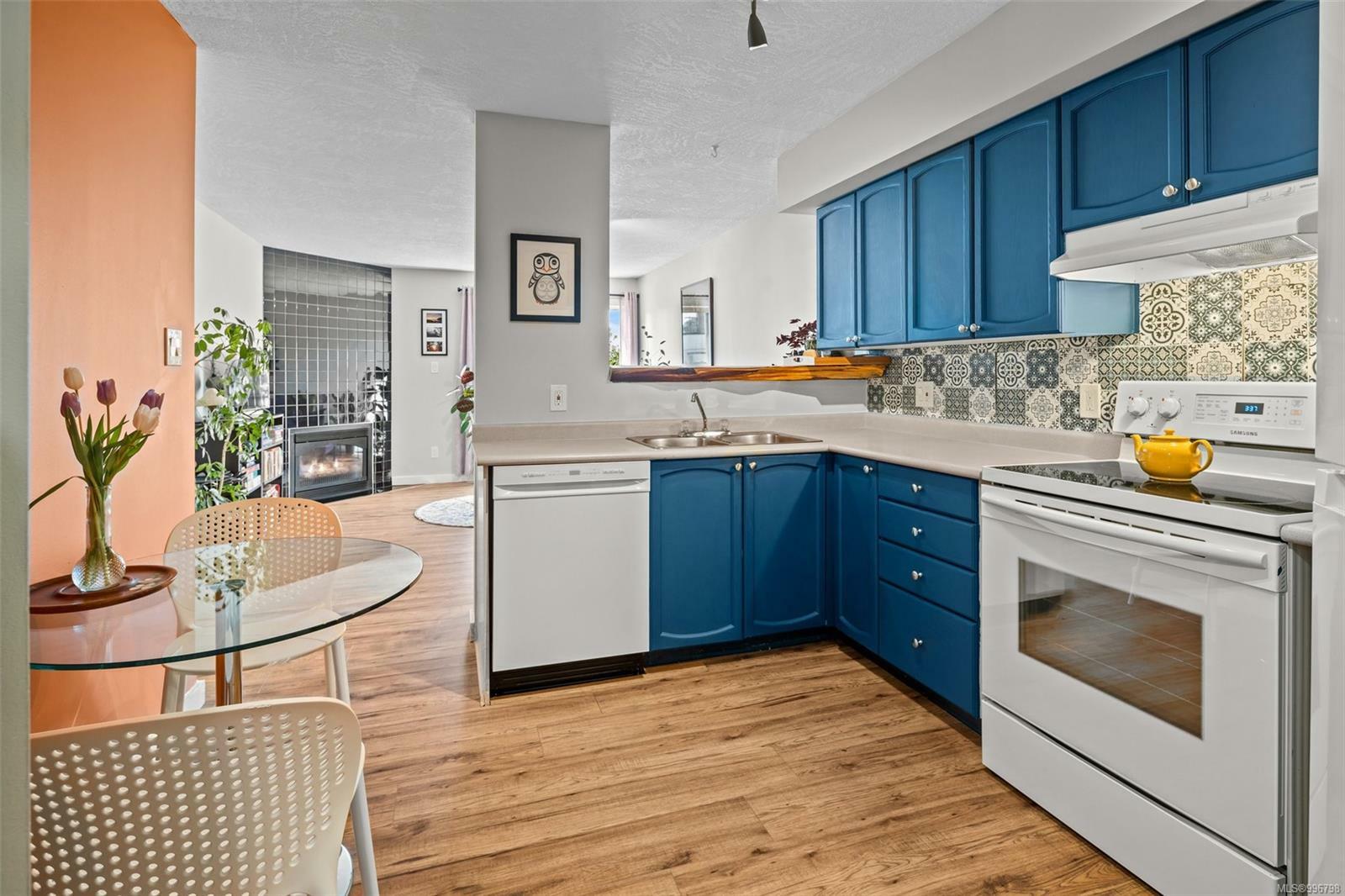 Property Photo: 930 North Park St 201 BC V8T 1C6